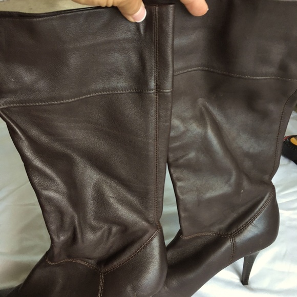 Vintage beautiful dark brown genuine leather stiletto boots. - Picture 2 of 8